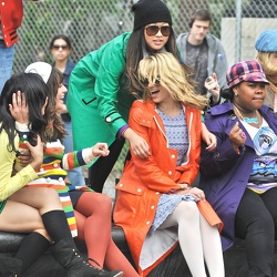 04-25-30 - Filming Glee in New York